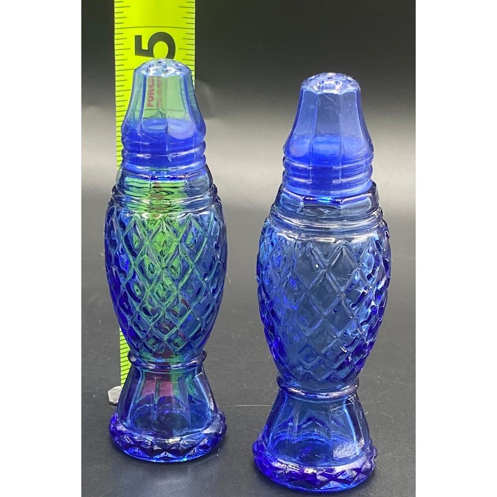 Vtg Avon Cobalt Blue small Pedestal Pitcher Creamer Salt & Pepper Set - Picture 6 of 7